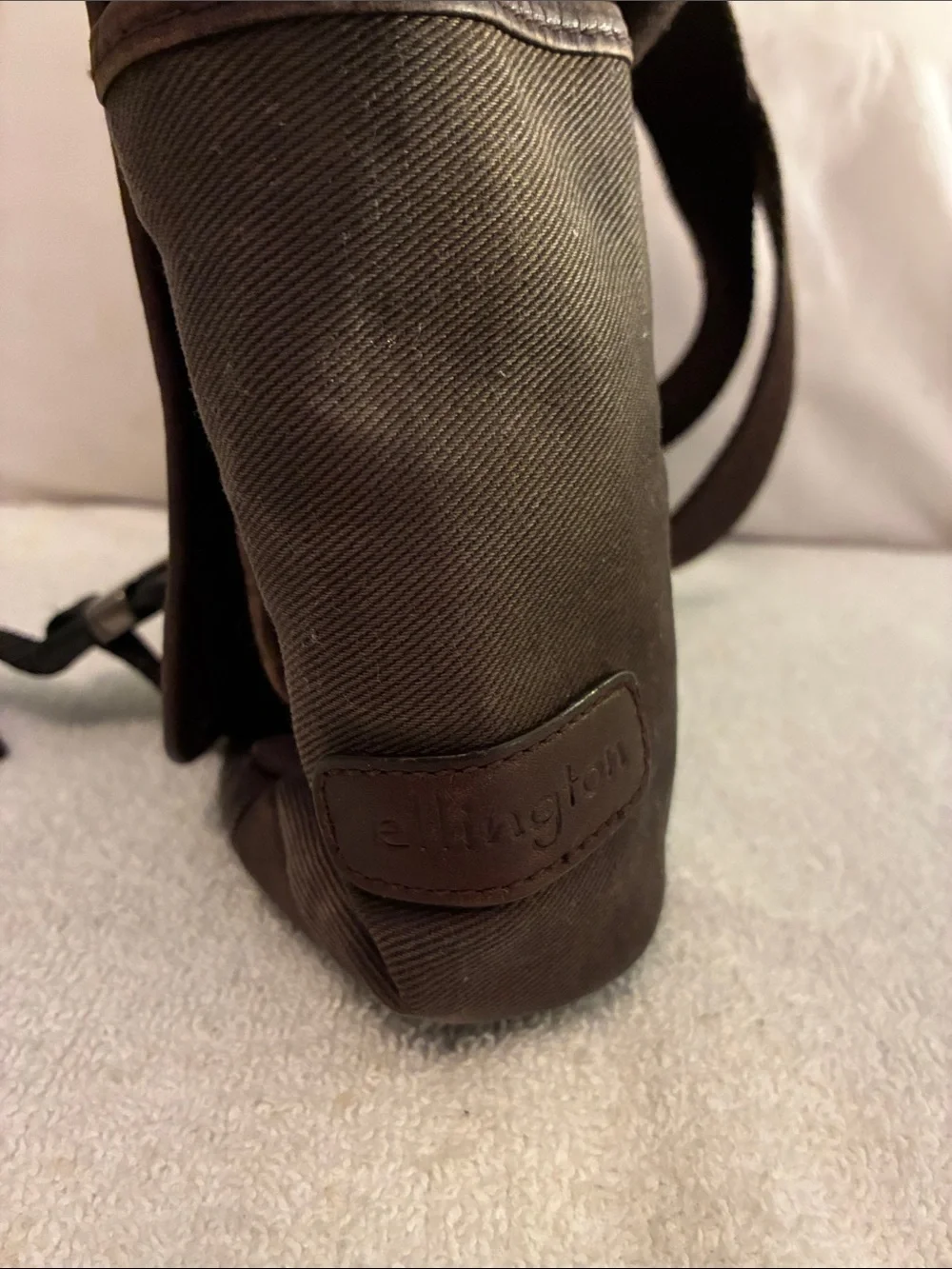Ellington Vintage Men’sBrown Canvas Crossbody/Shoulder Bag Casual Everyday Carry